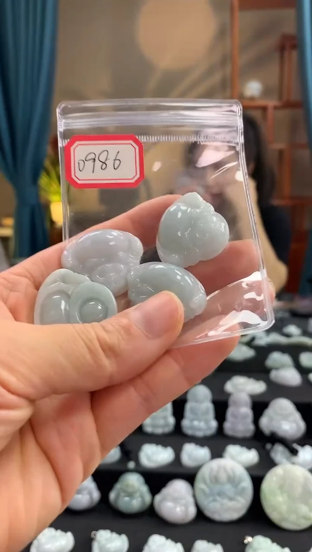 翡翠未镶嵌颈饰佛公 0986多样性发一件