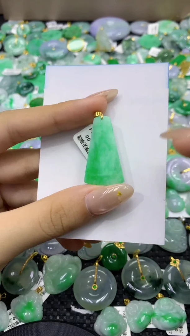 颈饰18K金镶嵌翡翠天然缅甸翡翠A货