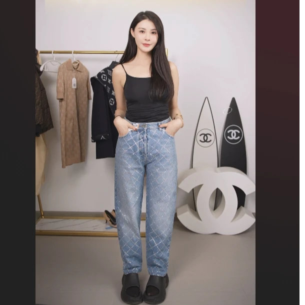 95新 BALMAIN/巴尔曼 麦殿/水钻牛仔宽腿裤38码/250814WYY8X01