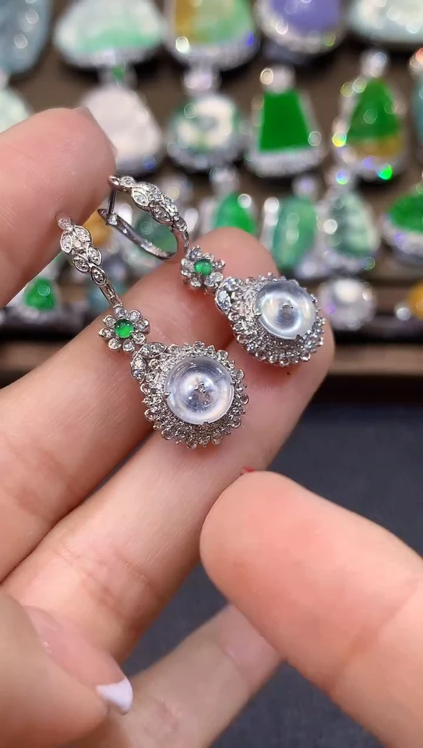 18K金镶嵌翡翠耳饰D70