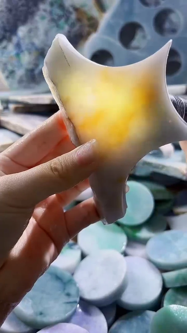 翡翠裸石 缅甸翡翠A货晴6674