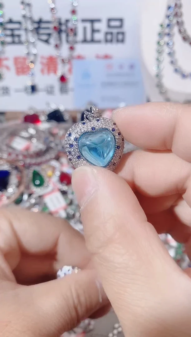 未镶嵌颈饰海蓝宝石