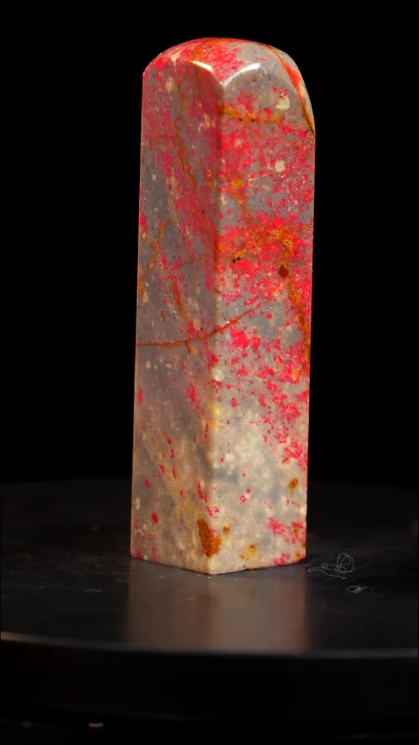 鸡血石牛角梅花鸡血石