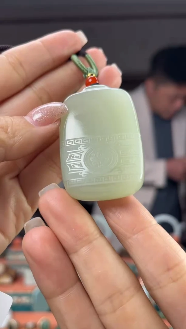 颈饰未镶嵌和田玉佩佩