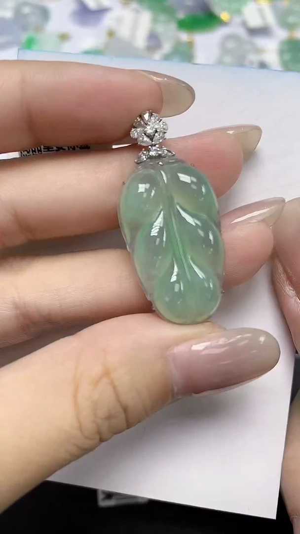 翡翠18K金镶嵌颈饰天然缅甸翡翠A货