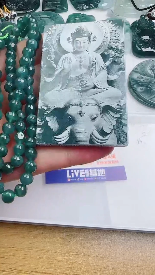 翡翠未镶嵌颈饰多样性发货发其一个