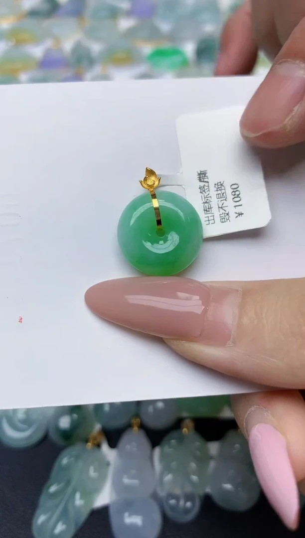 翡翠18K金镶嵌颈饰天然翡翠A货