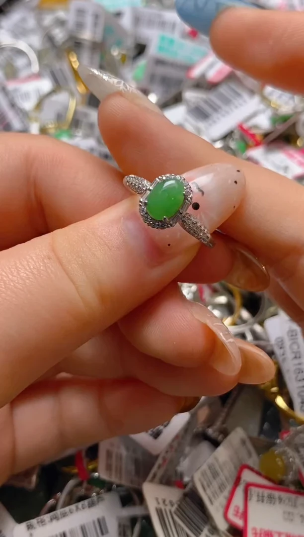 银S925镶嵌戒指翡翠百内无证书