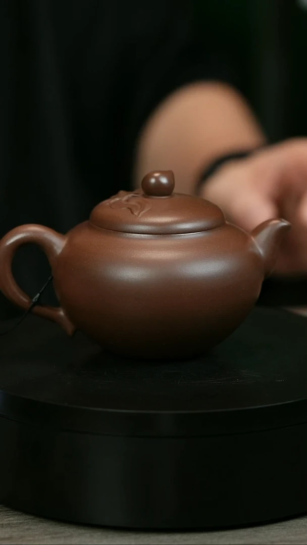 茶壶紫砂用****6H2220周卓琴贴叶寿桃圆瓶