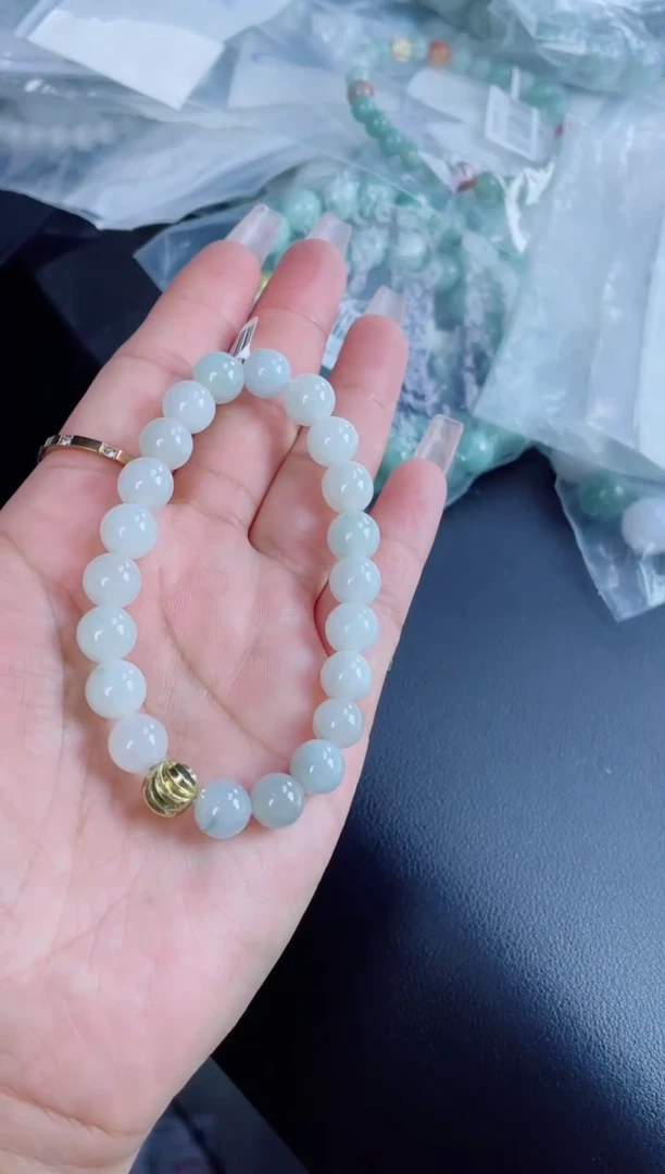 翡翠戒指未镶嵌珠串