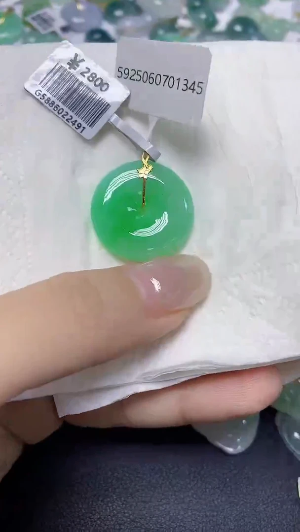 翡翠18K金镶嵌颈饰天然缅甸翡翠A货