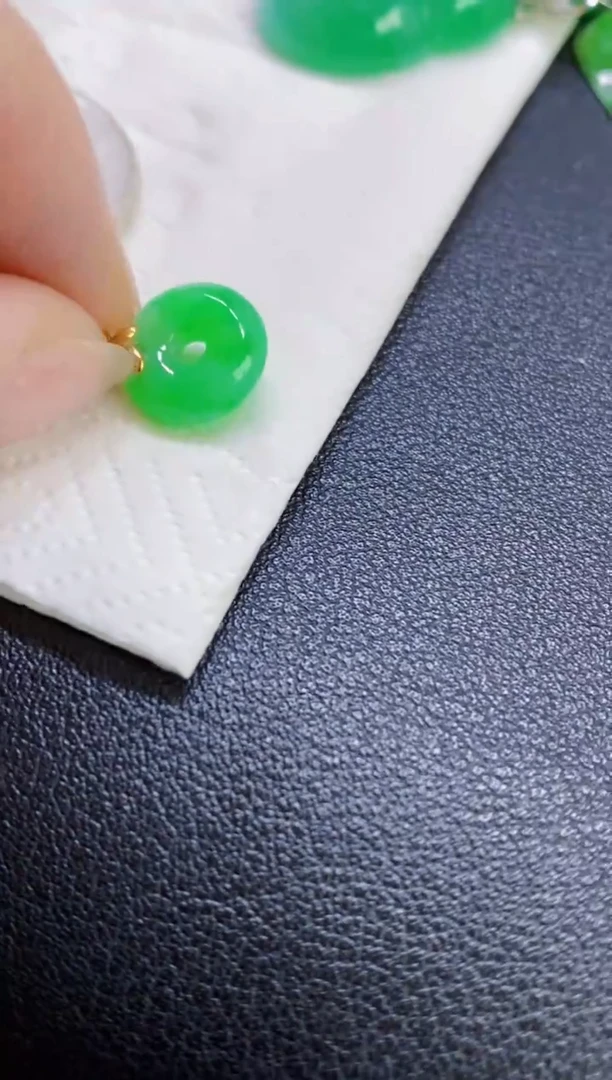 颈饰18K金镶嵌翡翠拾*吊坠