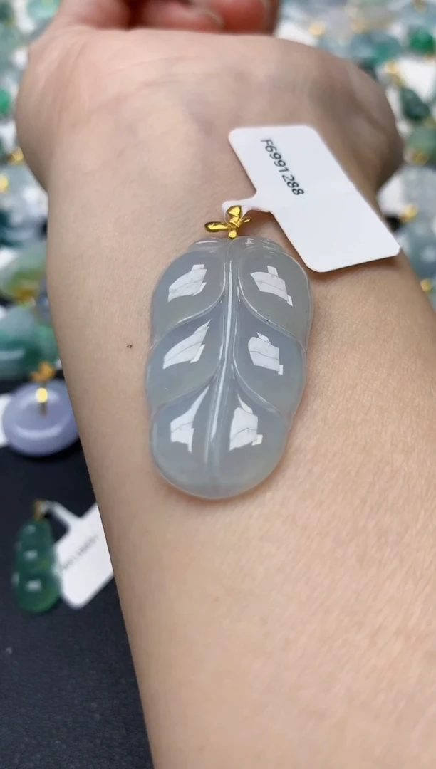 颈饰18K金镶嵌翡翠天然缅甸A货翡翠