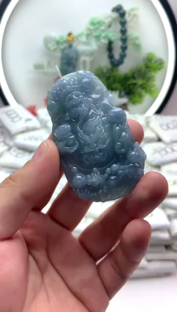 翡翠未镶嵌颈饰财神