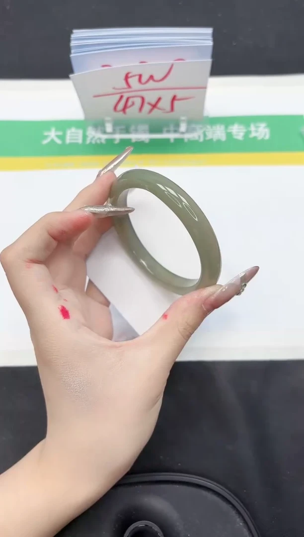 【闪购商品】石英质玉手镯未镶嵌46*-58.5