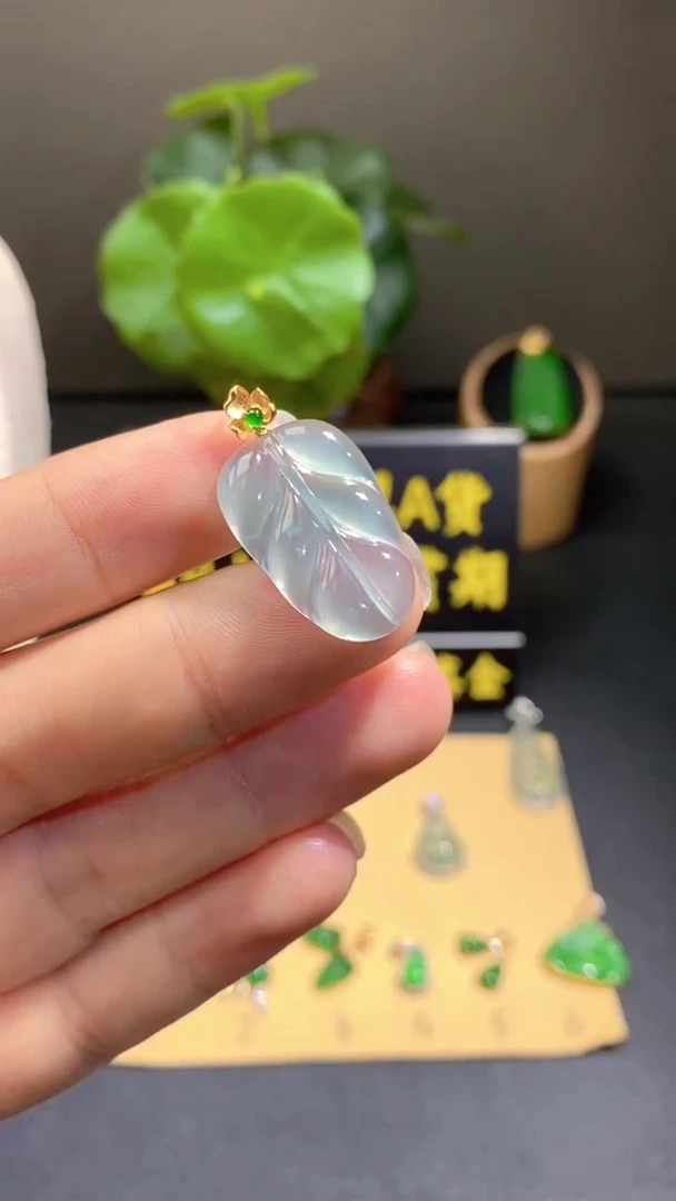 颈饰18K金镶嵌翡翠翡翠A货