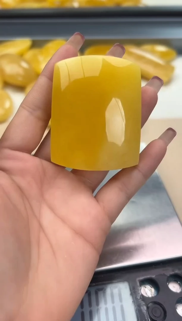 【闪购商品】琥珀裸石未镶嵌蜜蜡吊坠