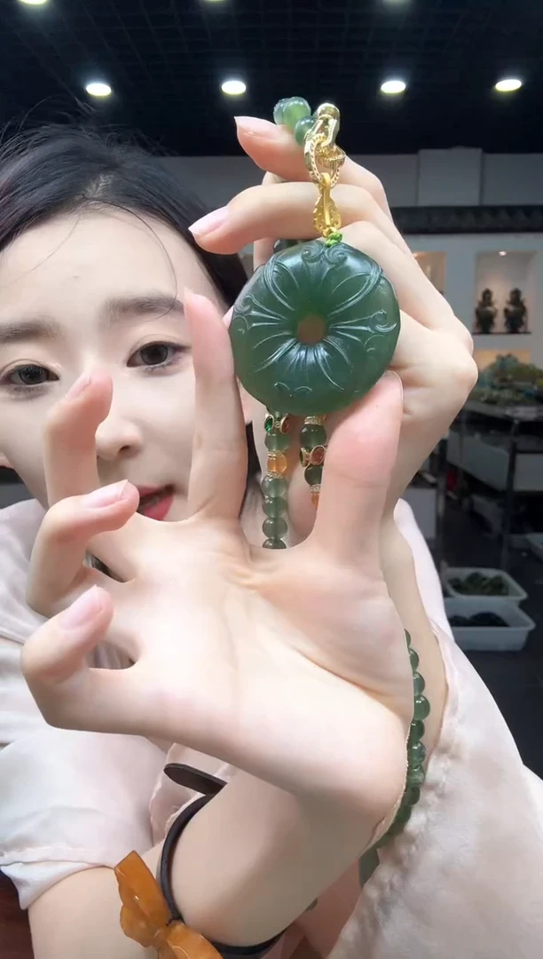 岫玉未镶嵌颈饰180深色平按口