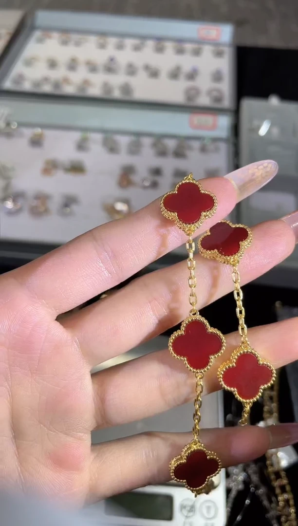 18K金镶嵌手链玛瑙/玉髓依****y手链