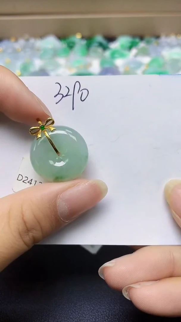 翡翠18K金镶嵌颈饰天然缅甸翡翠A货