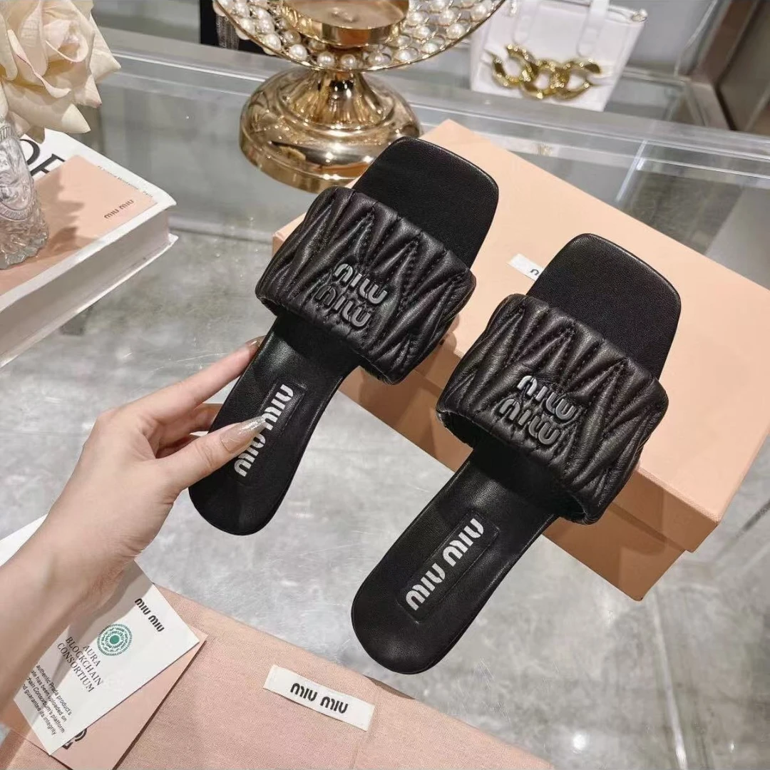 未使用 MIU MIU/缪缪 缪缪黑色漆皮褶皱拖鞋 36