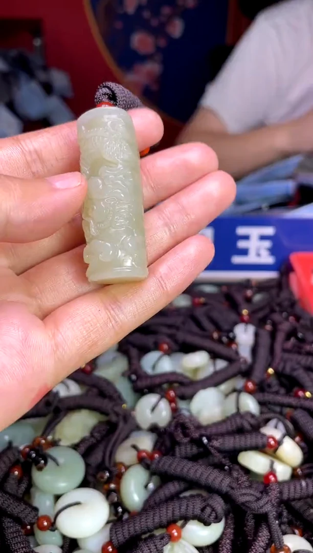 未镶嵌和田玉挂件1