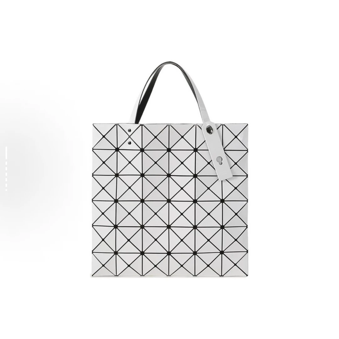 99新 Issey Miyake/三宅一生 思斯专属三宅一生白色单肩包THWY196