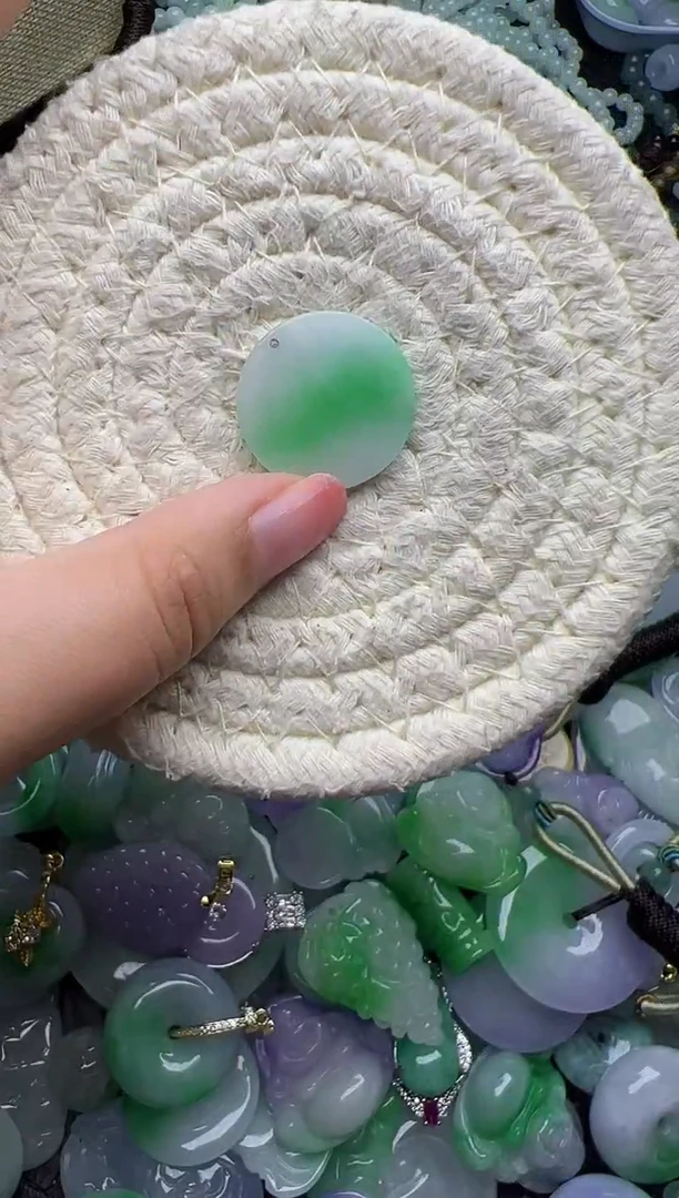 翡翠未镶嵌颈饰天然缅甸翡翠吊坠