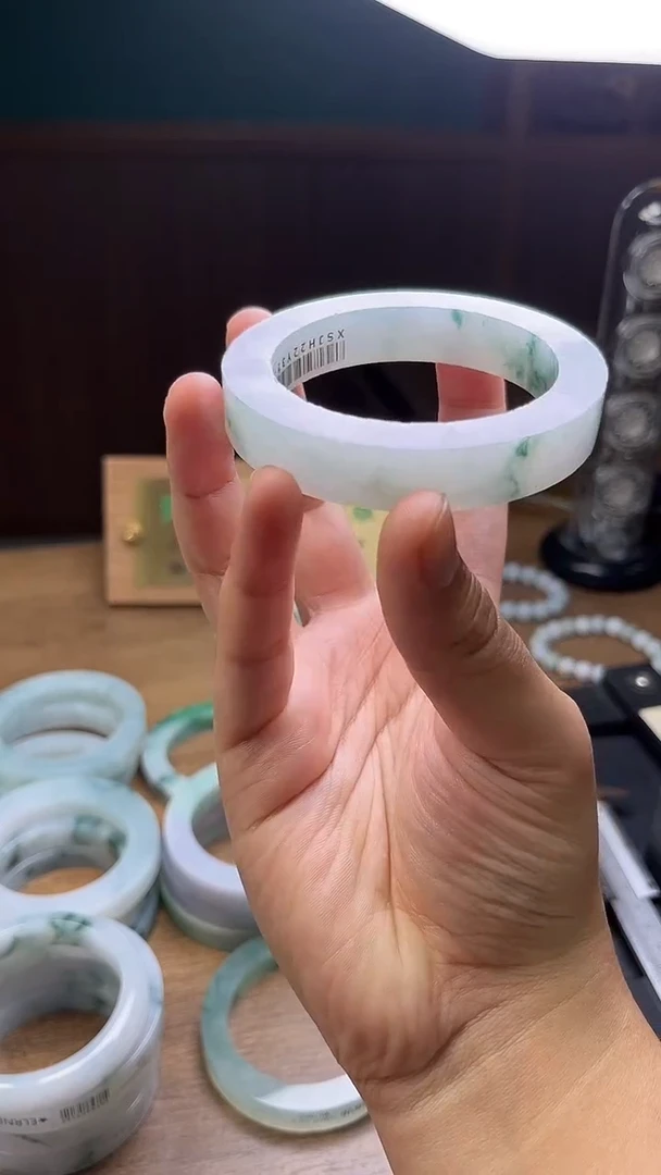 未镶嵌手镯定制翡翠胡*定制