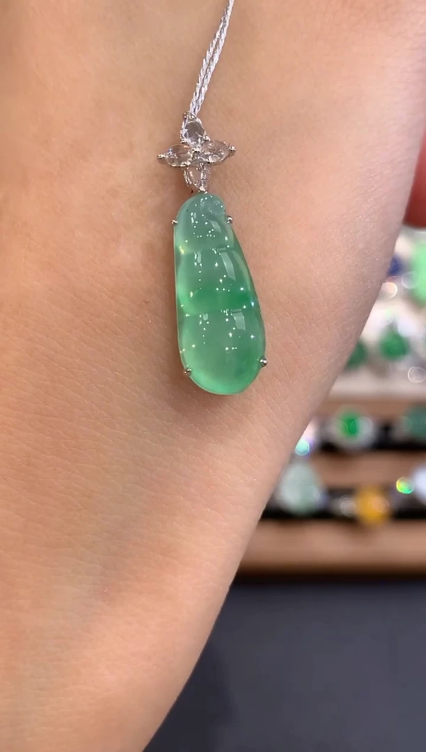 18K金镶嵌戒指翡翠w13