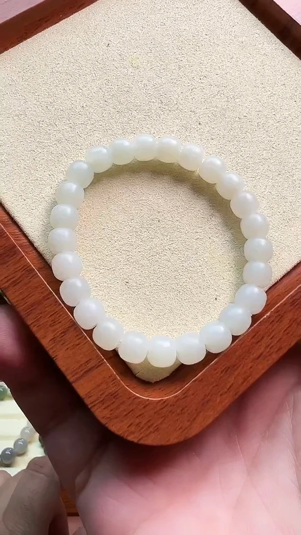 手串未镶嵌和田玉8mm黑山白玉老型单圈