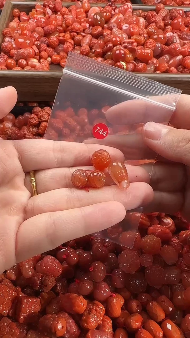 颈饰未镶嵌南红玛瑙1