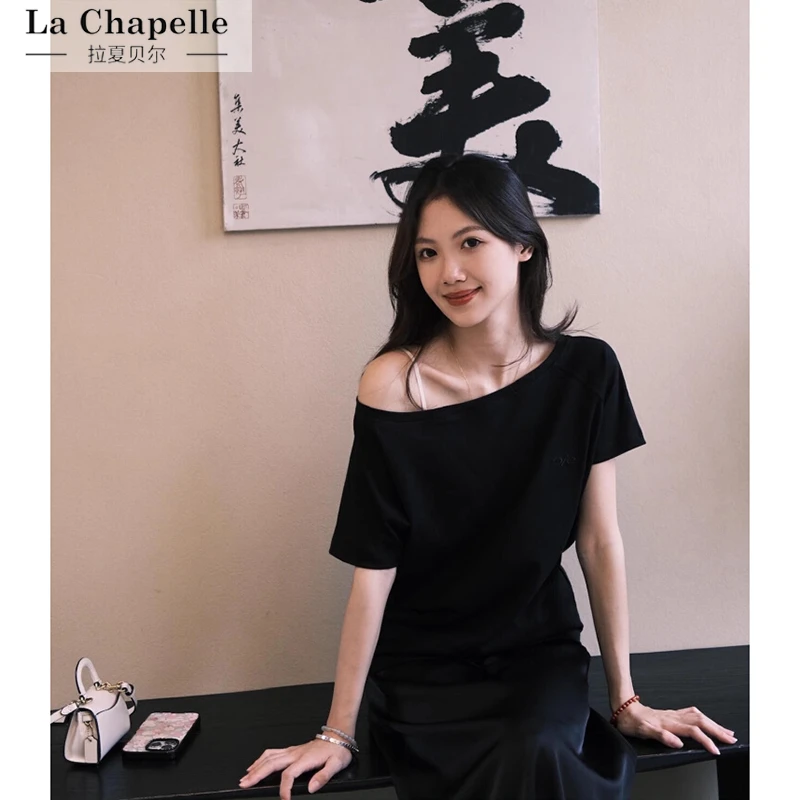 拉夏贝尔斜肩黑色T恤夏季宽松设计感纯欲老钱风松弛感女装贵气