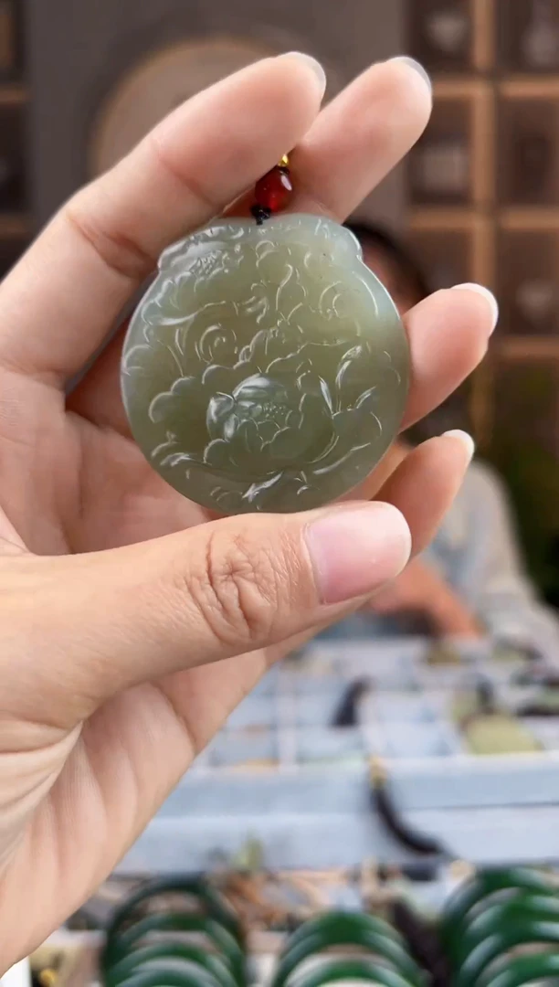 颈饰未镶嵌和田玉拍一发一，拍一发一