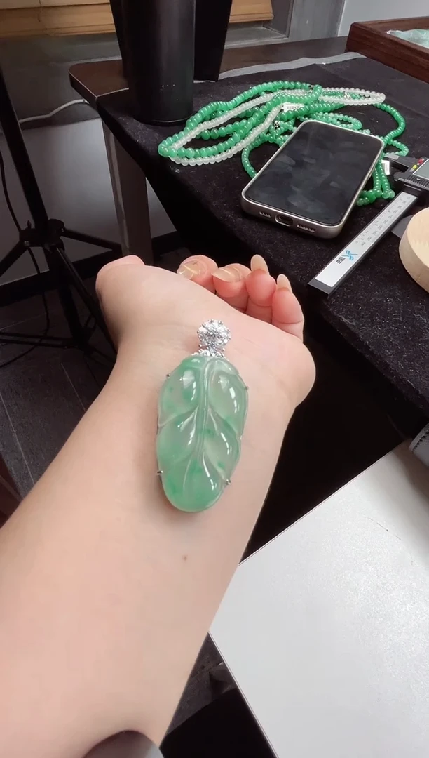 毛衣链银S925镶嵌石英质玉（非洲翠）叶子18.211