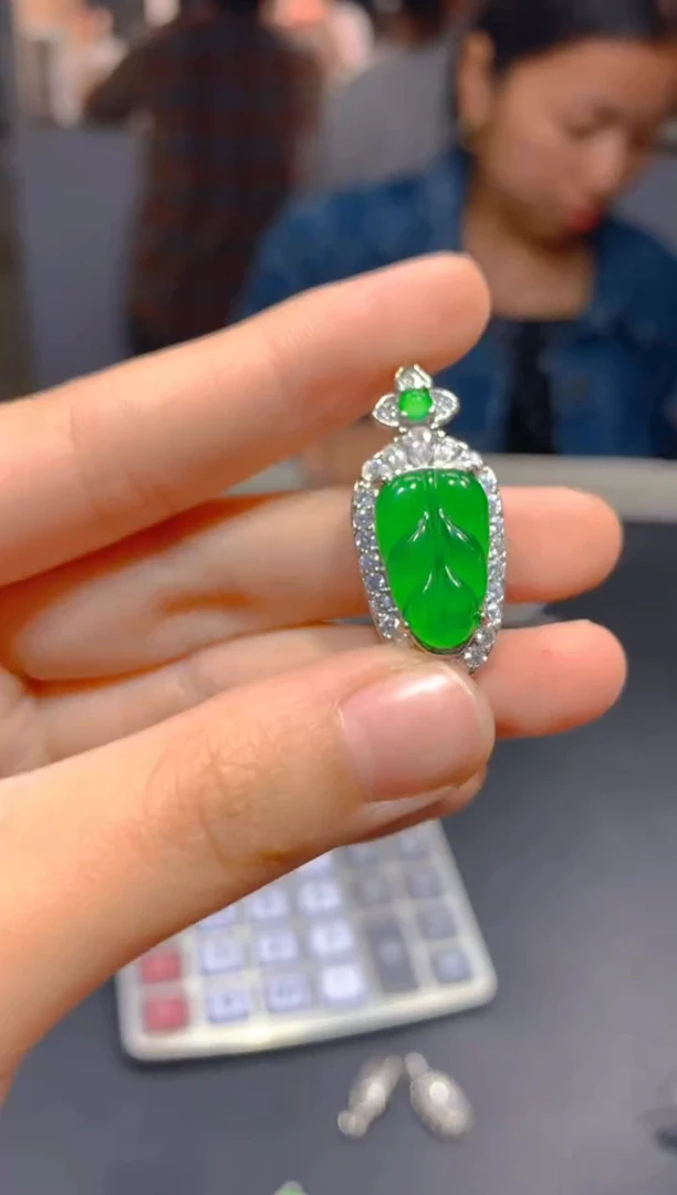 【闪购商品】定制翡翠未镶嵌100多样性发货(发其一）