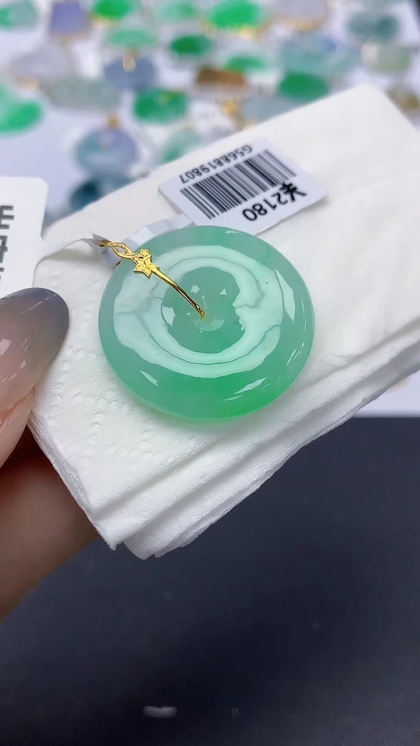 翡翠18K金镶嵌颈饰天然缅甸a货翡翠