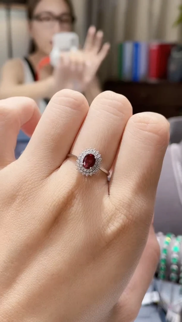 红宝石戒指18K金镶嵌0.64克拉 无烧