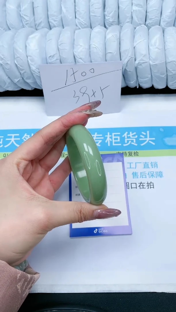 【闪购商品】石英质玉手镯未镶嵌38-61.2