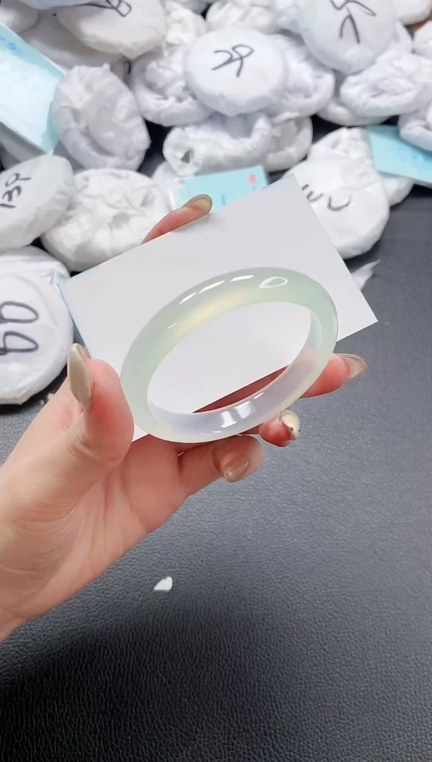 【闪购商品】石英质玉手镯未镶嵌 7L164-53