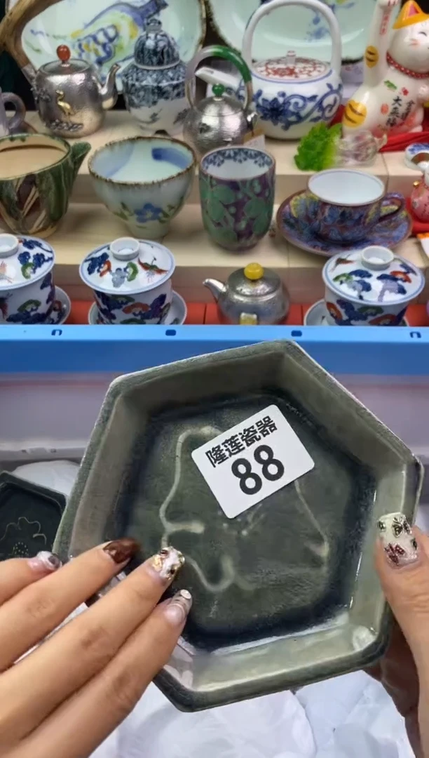 【闪购商品】瓷片隆莲瓷器欢迎大家