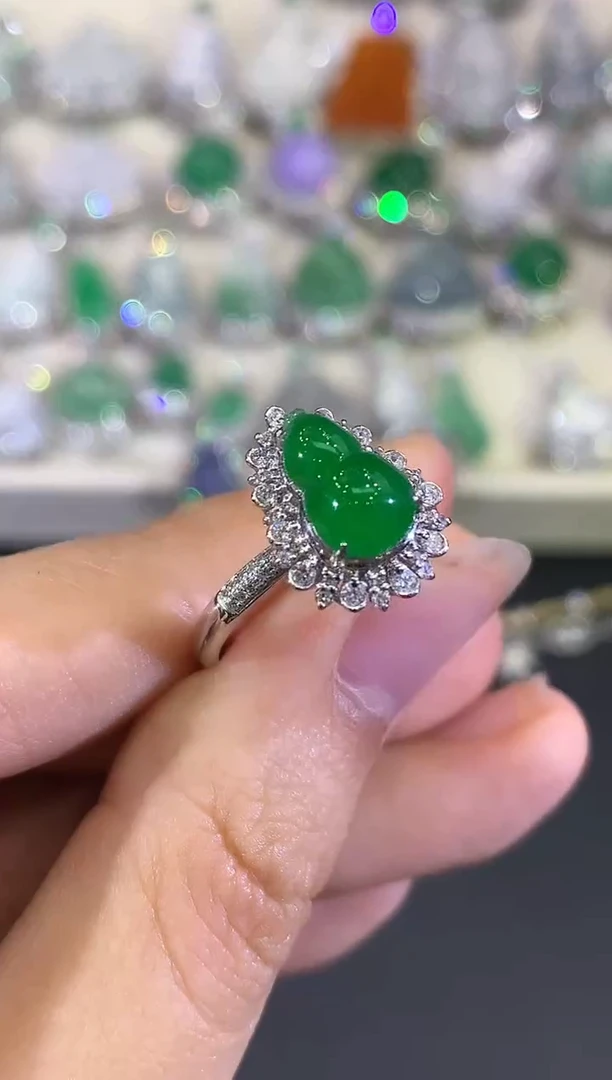 18K金镶嵌戒指翡翠B197