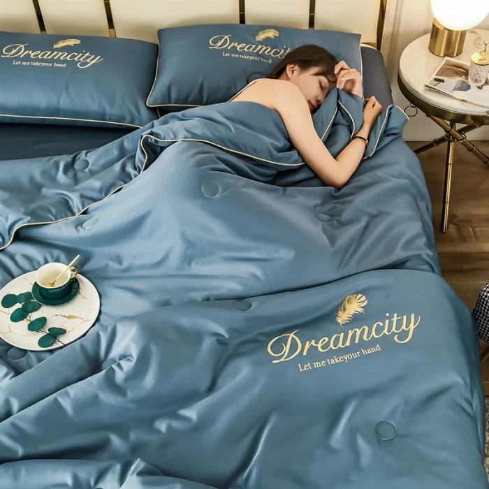 新款水洗夏凉被真丝刺绣夏凉被空调被冰丝四件套凉感丝滑薄款纯色