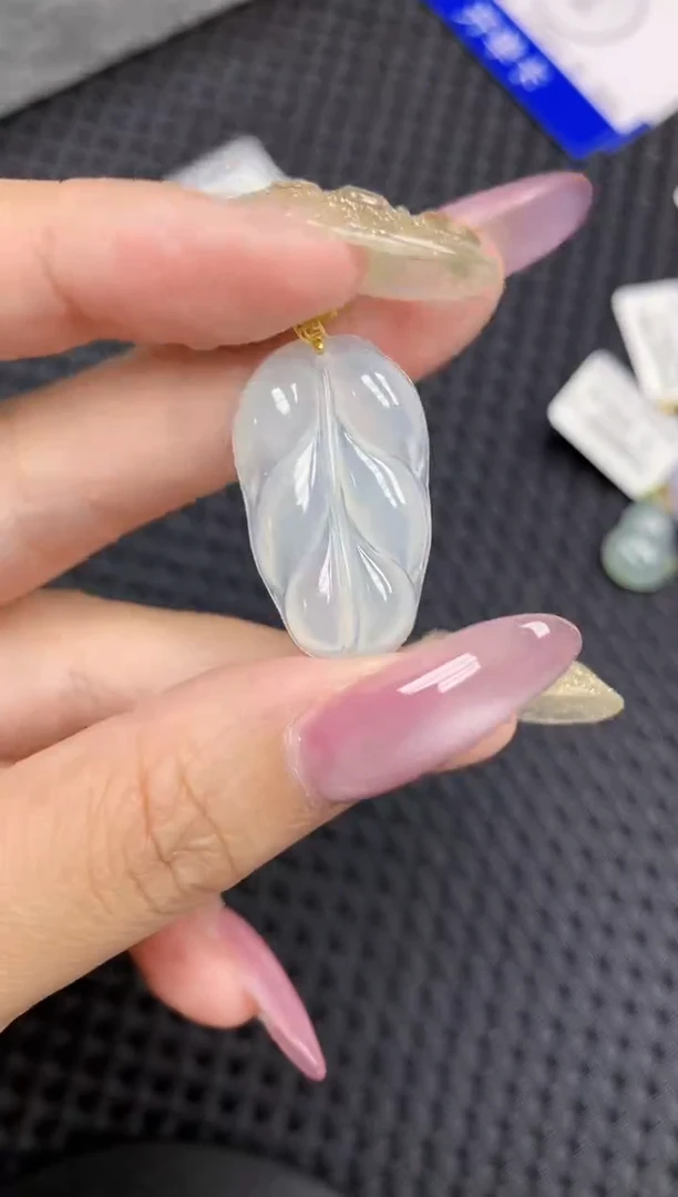 翡翠18K金镶嵌颈饰1111111111