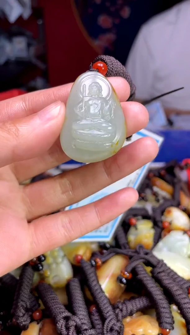 和田玉未镶嵌颈饰1