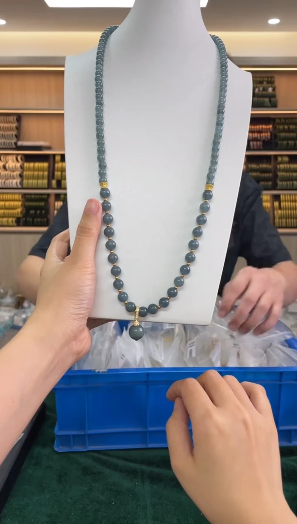 翡翠未镶嵌颈饰多样性发一件