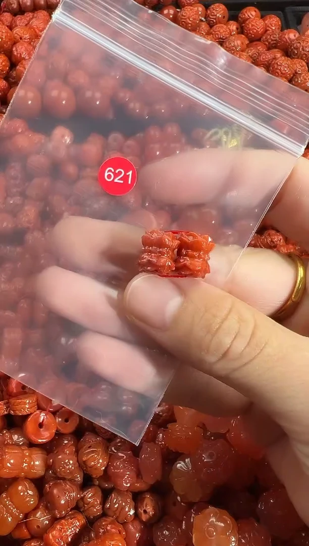 颈饰未镶嵌南红玛瑙1