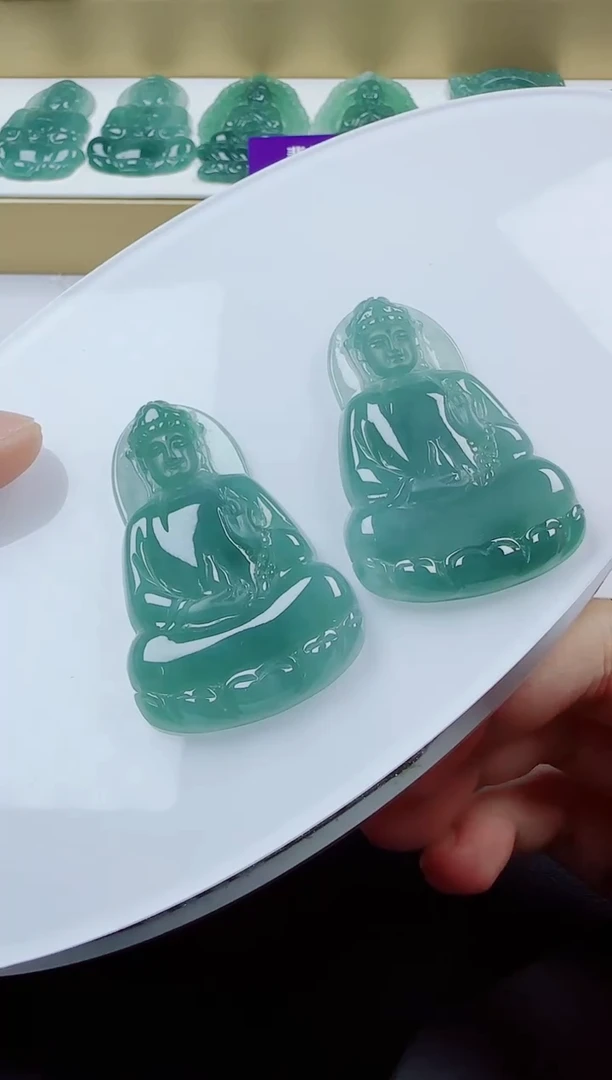 翡翠未镶嵌颈饰素衣多样性发货随机一件发货