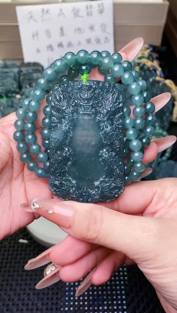 颈饰未镶嵌翡翠