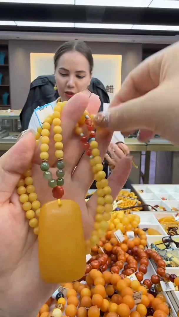 琥珀颈饰未镶嵌115秒拍号 假一罚三